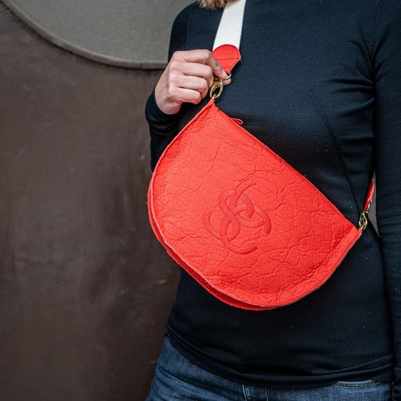 VEGAN PIÑATEX sustainable designer shoulder bag BLACK LUCIELA TASCHEN Prague - Picture 3 of 16